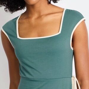 Gilli Piper Fitted Cap Sleeve Dress